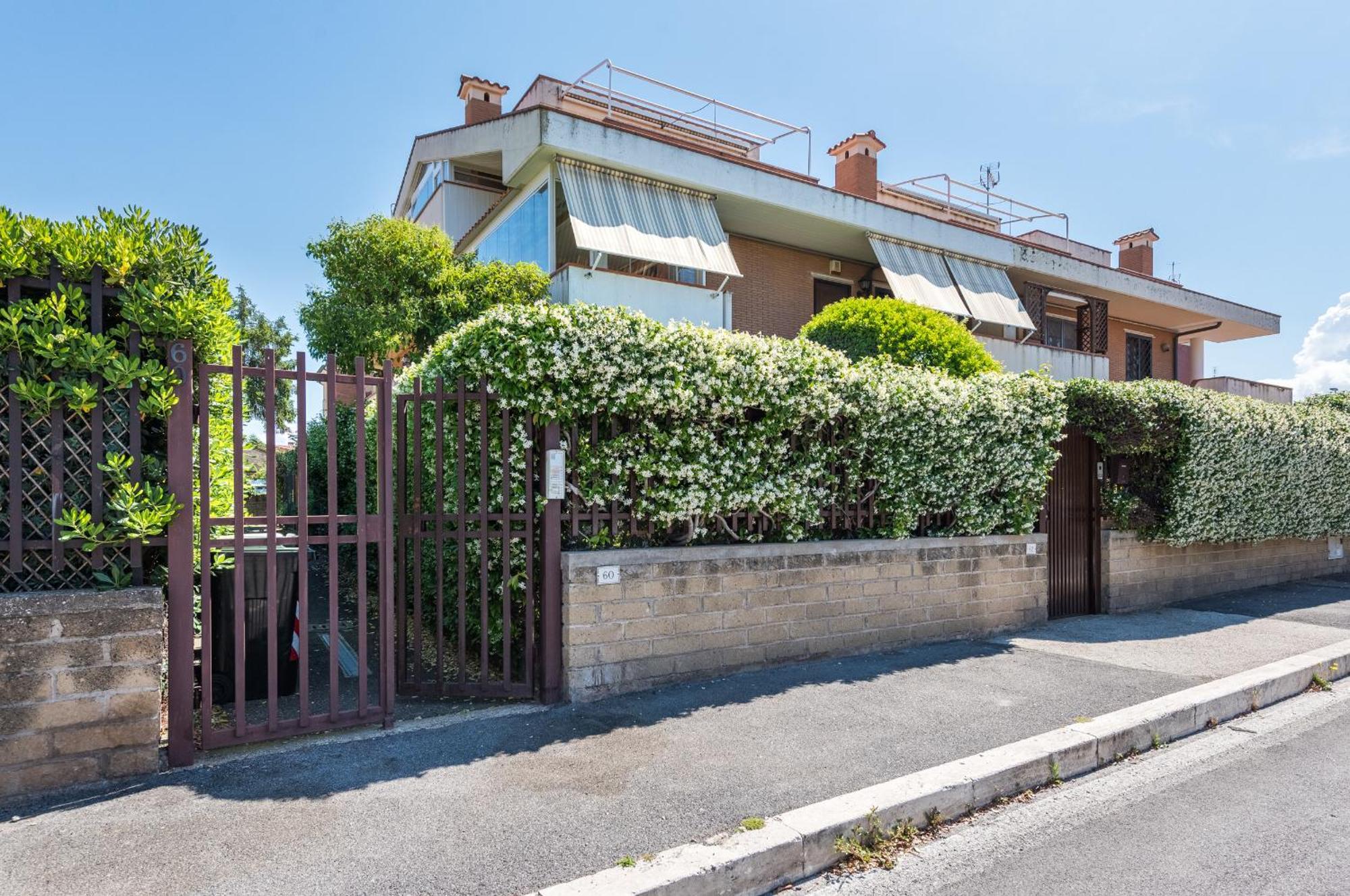 Travelershome Ciampino Suite Exterior photo